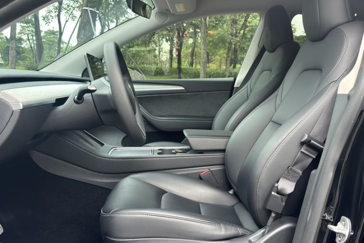 Used Tesla Model Y 2023 High-Performance All-Wheel-Drive Version Interior 6