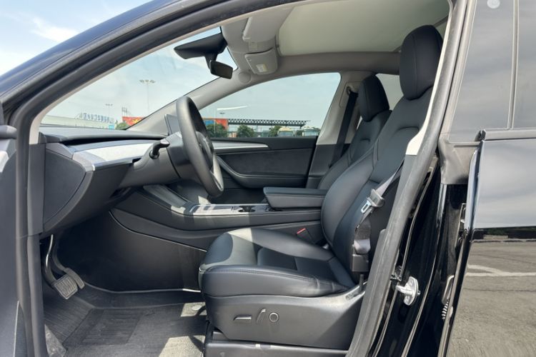 Used Tesla Model Y 2023 Rear-Wheel-Drive Version Interior 6