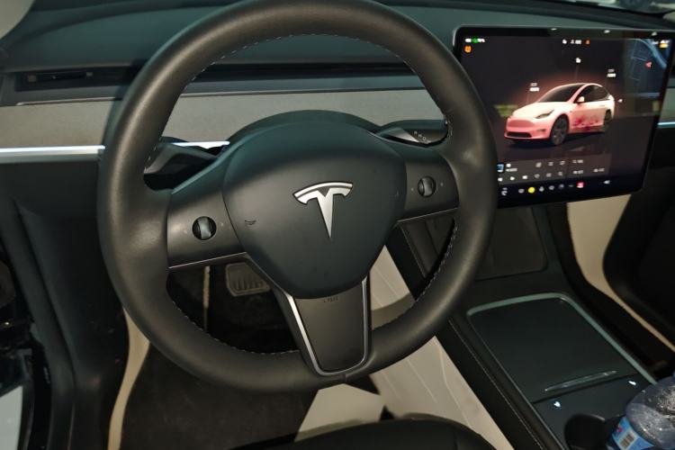 Used Tesla Model Y 2023 Rear-Wheel-Drive Version Interior 6