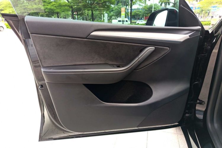 Used Tesla Model Y 2023 Rear-Wheel-Drive Version Interior 6