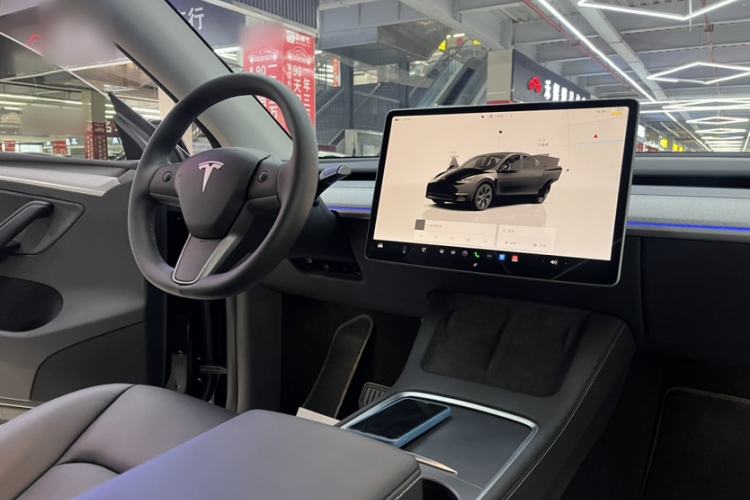 Used Tesla Model Y 2023 Rear-Wheel-Drive Version Interior 6
