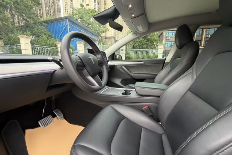 Used Tesla Model Y 2023 Rear-Wheel-Drive Version Interior 6