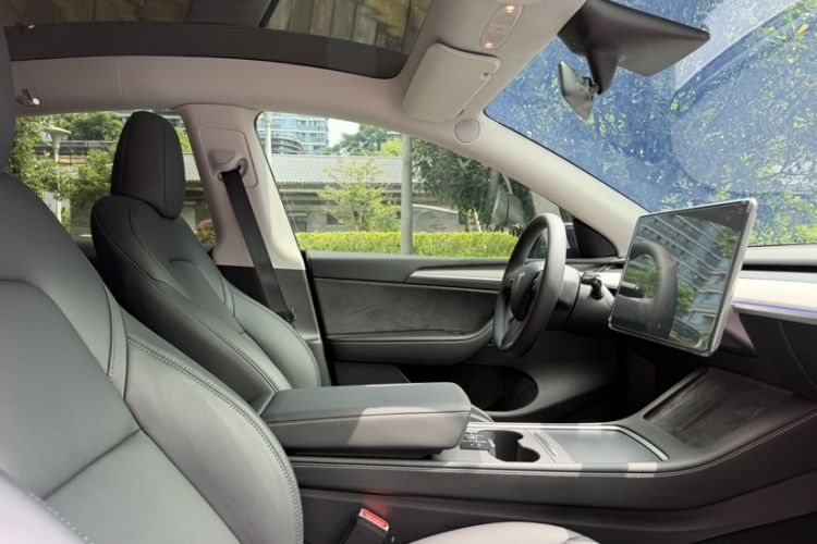 Used Tesla Model Y 2023 Rear-Wheel-Drive Version Interior 6