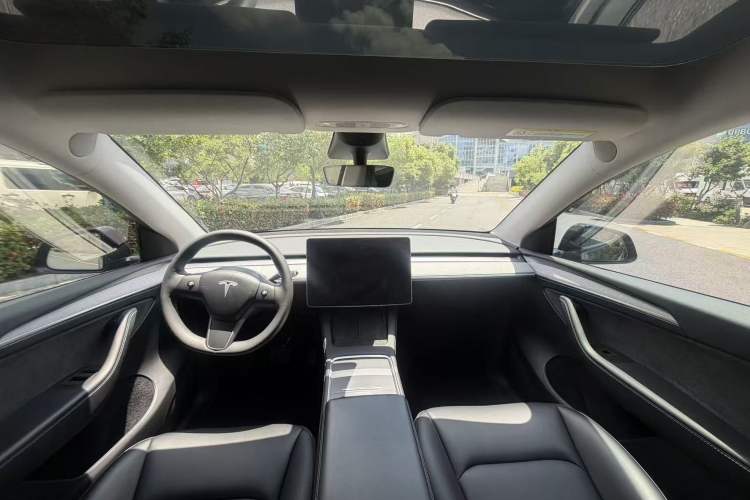 Used Tesla Model Y 2023 Rear-Wheel-Drive Version Interior 7