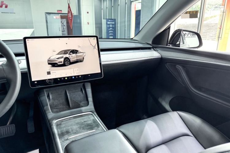 Used Tesla Model Y 2023 Rear-Wheel-Drive Version Interior 7