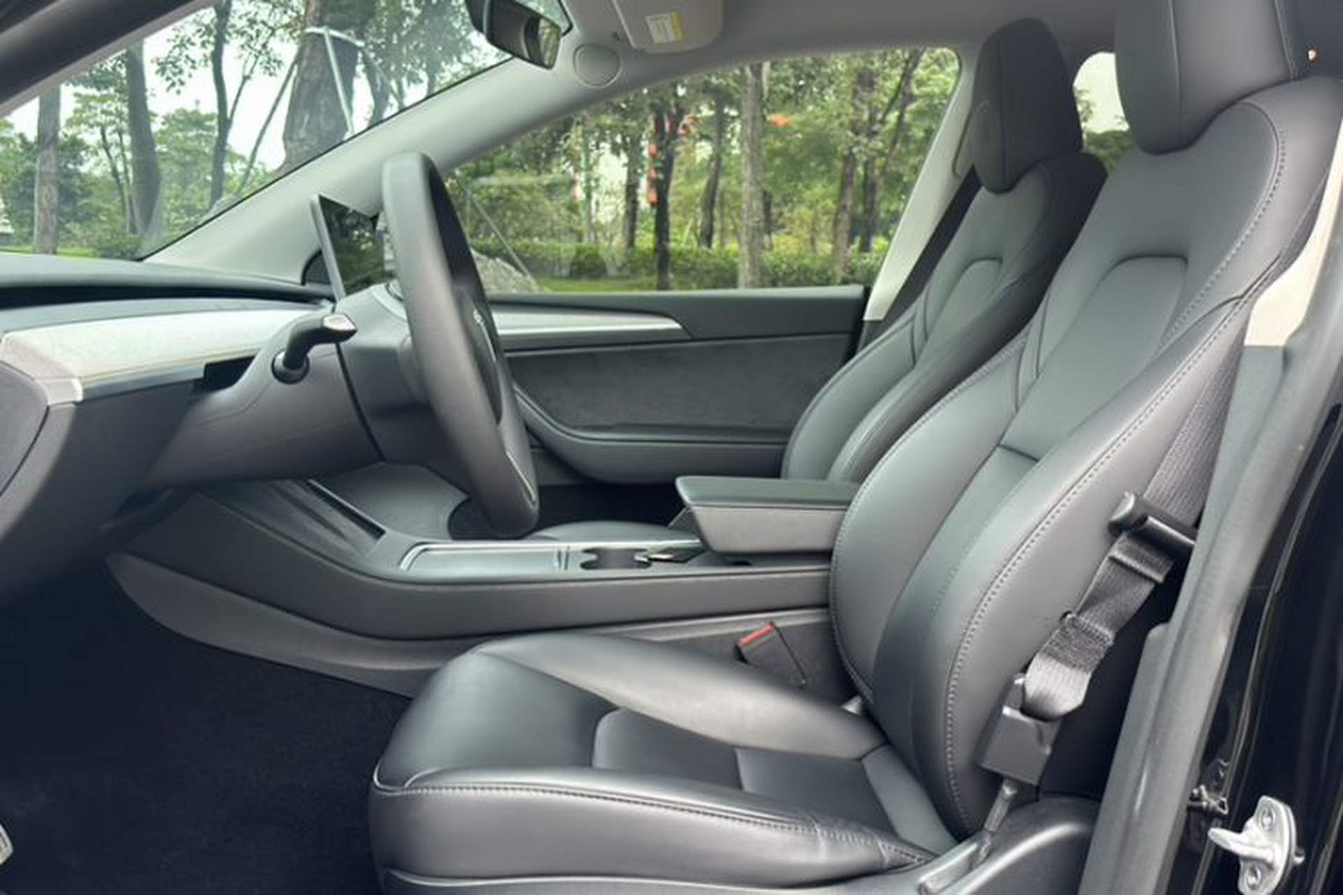 Used Tesla Model Y 2023 High-Performance All-Wheel-Drive Version Interior 7