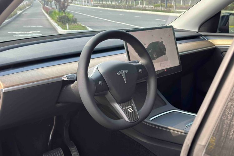 Used Tesla Model Y 2023 Long-Range All-Wheel-Drive Version Interior 7