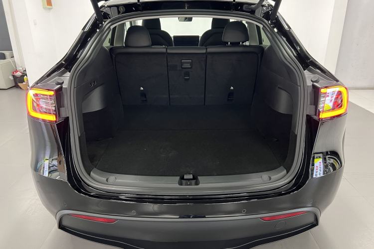 Used Tesla Model Y 2023 Long-Range All-Wheel-Drive Version Interior 7