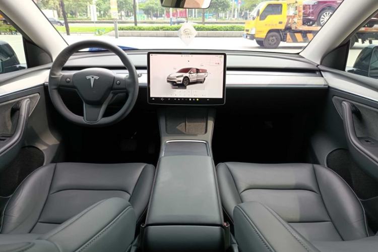 Used Tesla Model Y 2023 Rear-Wheel-Drive Version Interior 7