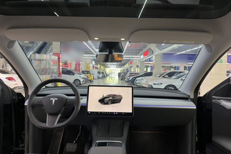 Used Tesla Model Y 2023 Rear-Wheel-Drive Version Interior 7