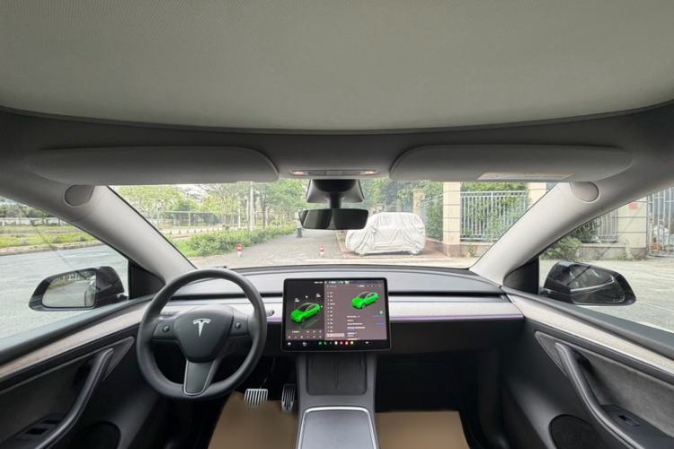 Used Tesla Model Y 2023 Rear-Wheel-Drive Version Interior 7