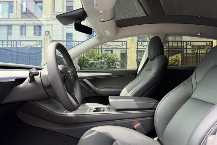 Used Tesla Model Y 2023 Rear-Wheel-Drive Version Interior 7