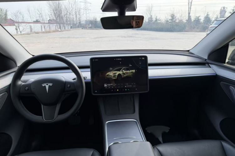Used Tesla Model Y 2023 Rear-Wheel-Drive Version Interior 7
