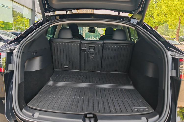 Used Tesla Model Y 2023 Rear-Wheel-Drive Version Interior 8