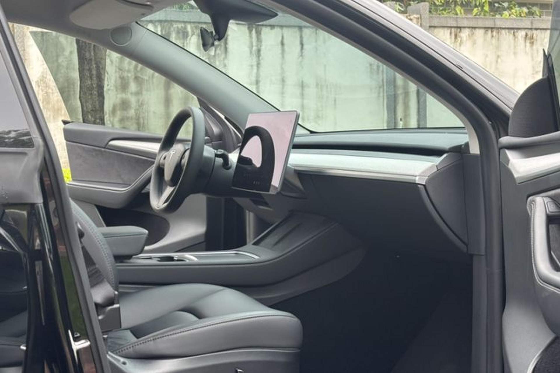 Used Tesla Model Y 2023 High-Performance All-Wheel-Drive Version Interior 8