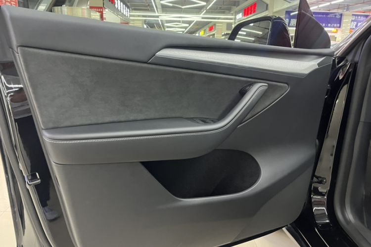 Used Tesla Model Y 2023 Rear-Wheel-Drive Version Interior 8