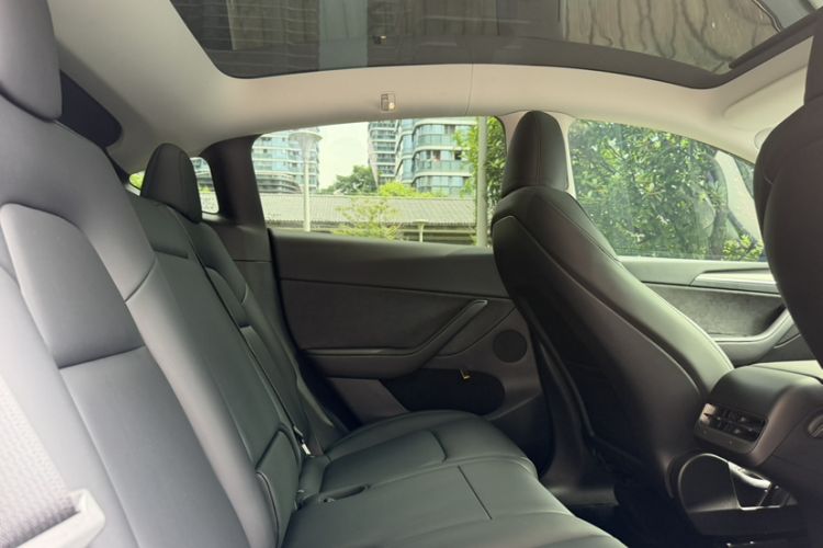 Used Tesla Model Y 2023 Rear-Wheel-Drive Version Interior 8