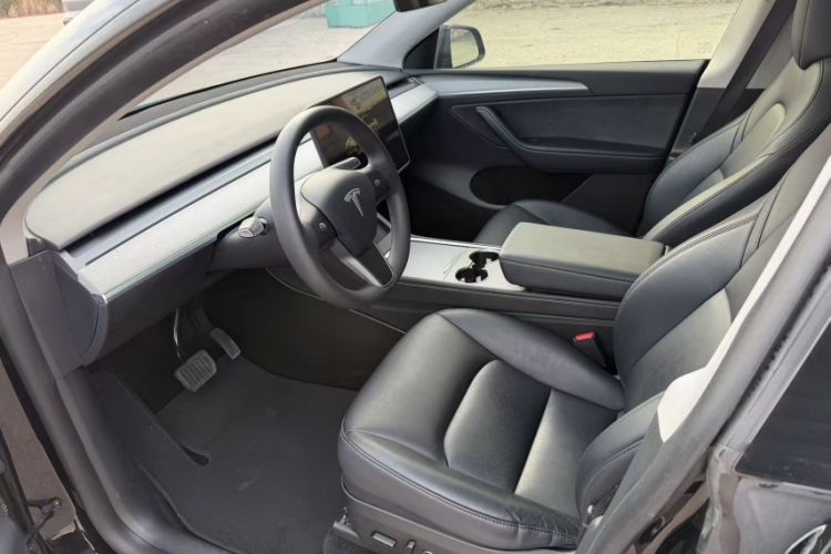 Used Tesla Model Y 2023 Rear-Wheel-Drive Version Interior 8