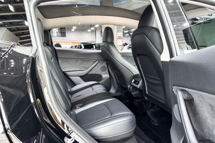Used Tesla Model Y 2023 Rear-Wheel-Drive Version Interior 9