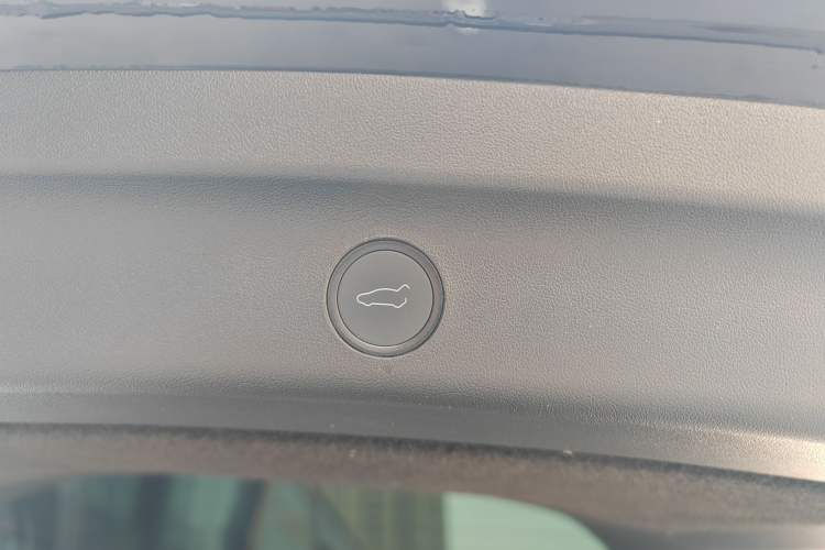 Used Tesla Model Y 2023 Rear-Wheel-Drive Version Interior 9