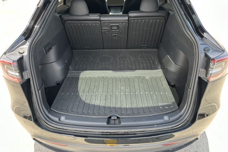 Used Tesla Model Y 2023 Rear-Wheel-Drive Version Interior 9
