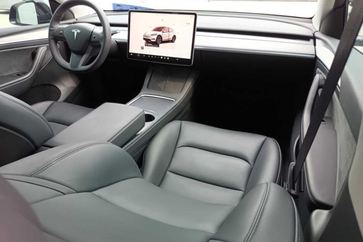 Used Tesla Model Y 2023 Rear-Wheel-Drive Version Interior 9