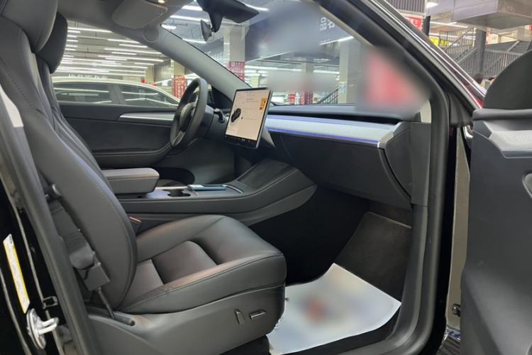 Used Tesla Model Y 2023 Rear-Wheel-Drive Version Interior 9
