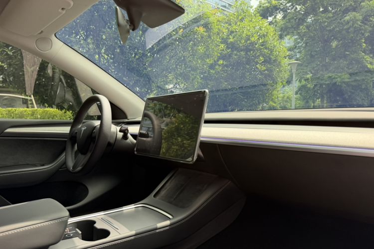 Used Tesla Model Y 2023 Rear-Wheel-Drive Version Interior 9