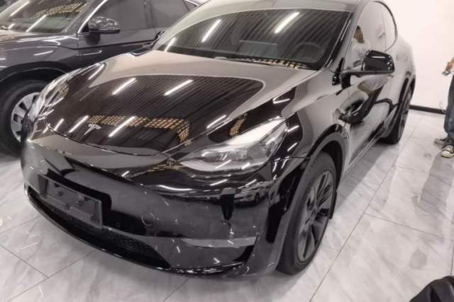 Used Tesla Model Y 2023 Long-Range All-Wheel-Drive Version