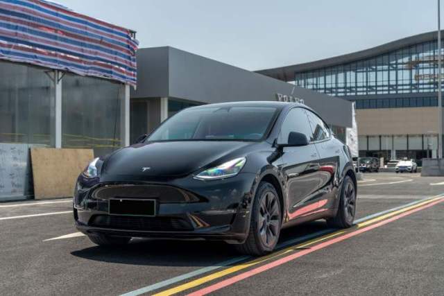 Used Tesla Model Y 2023 Long-Range All-Wheel-Drive Version