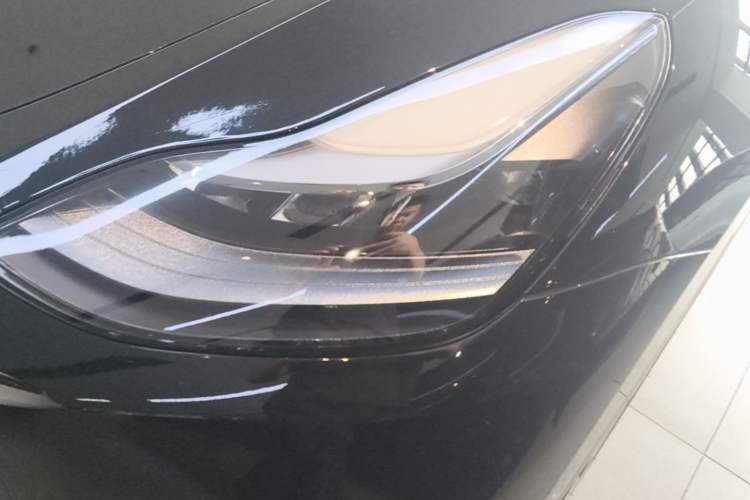 Used Tesla Model Y 2023 Long-Range All-Wheel-Drive Version Left Front Headlight