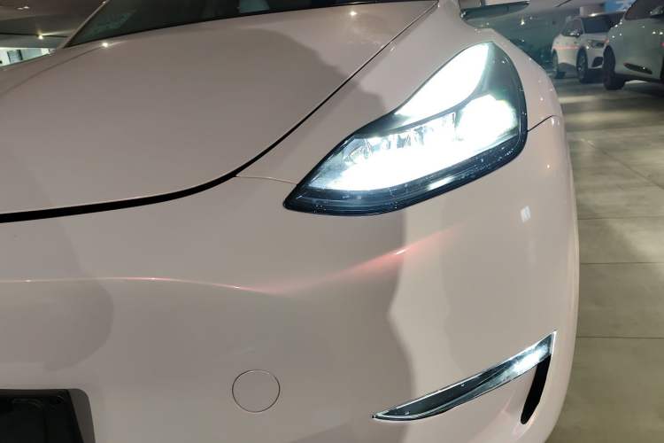 Used Tesla Model Y 2023 Long-Range All-Wheel-Drive Version Left Front Headlight