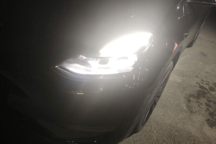 Used Tesla Model Y 2023 Long-Range All-Wheel-Drive Version Left Front Headlight