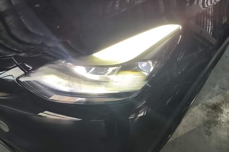Used Tesla Model Y 2023 Long-Range All-Wheel-Drive Version Left Front Headlight
