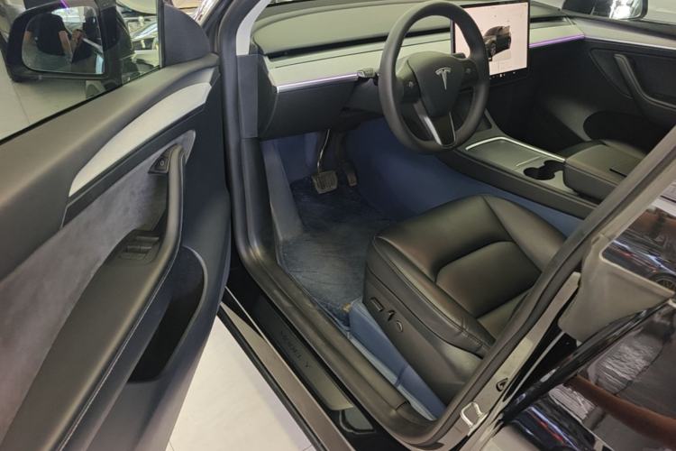 Used Tesla Model Y 2023 Rear-Wheel-Drive Version Left Front Seat