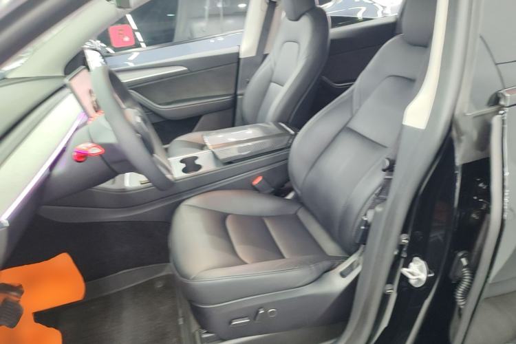 Used Tesla Model Y 2023 Long-Range All-Wheel-Drive Version Left Front Seat