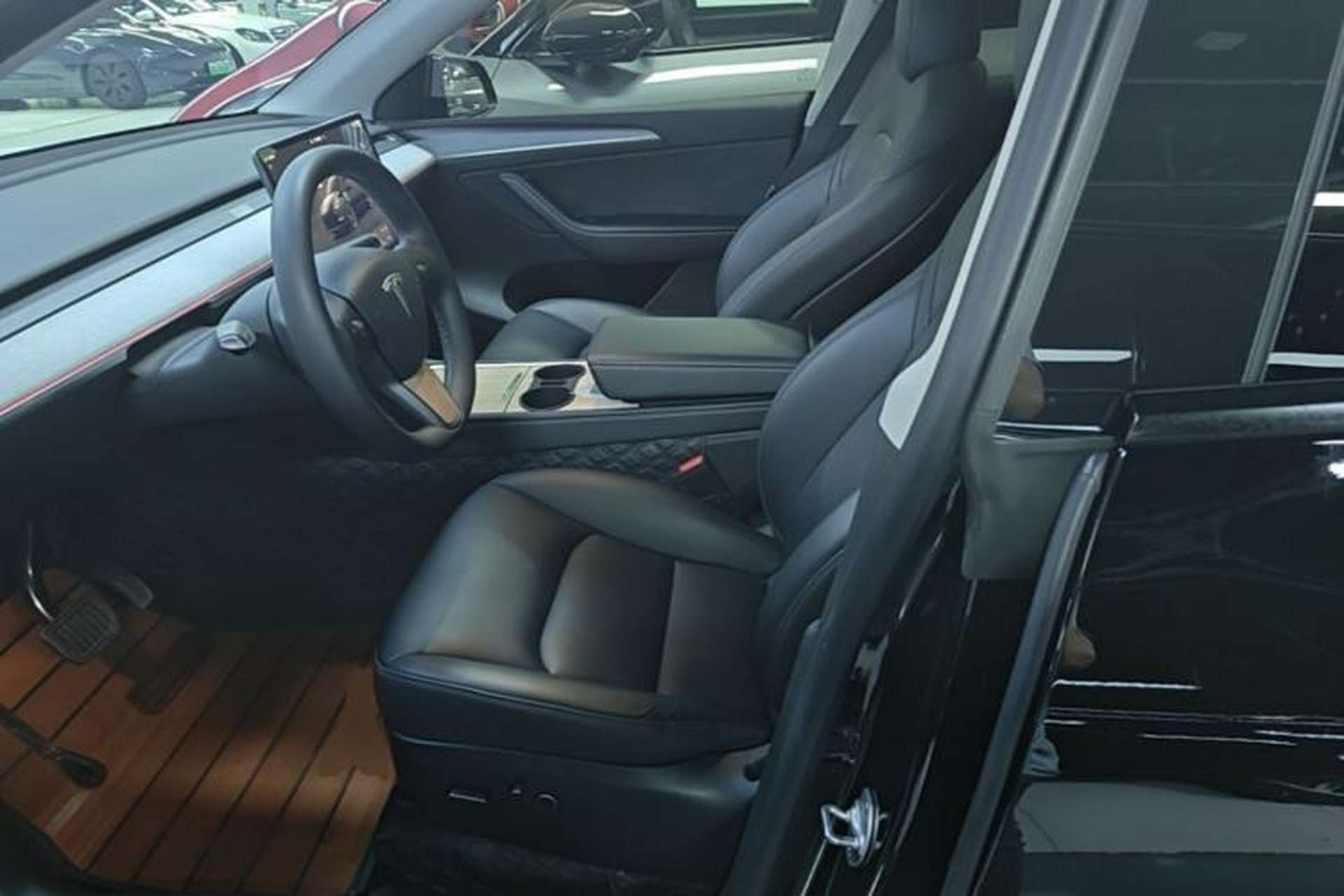 Used Tesla Model Y 2023 Long-Range All-Wheel-Drive Version Left Front Seat