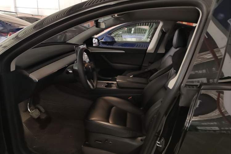 Used Tesla Model Y 2023 Rear-Wheel-Drive Version Left Front Seat