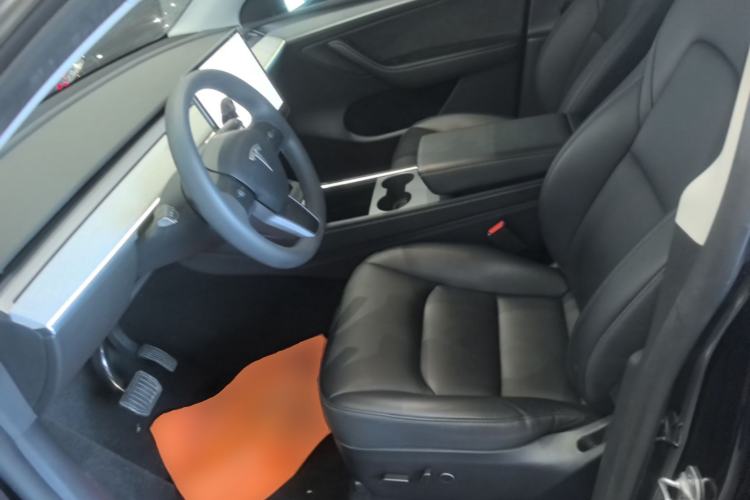 Used Tesla Model Y 2023 Long-Range All-Wheel-Drive Version Left Front Seat