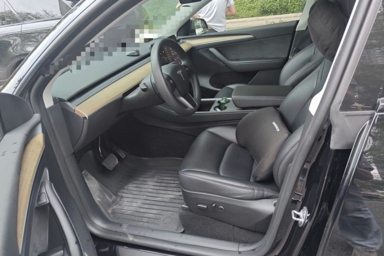 Used Tesla Model Y 2023 Long-Range All-Wheel-Drive Version Left Front Seat