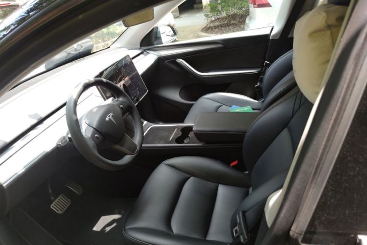 Used Tesla Model Y 2023 Long-Range All-Wheel-Drive Version Left Front Seat