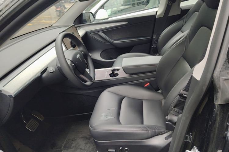 Used Tesla Model Y 2023 Rear-Wheel-Drive Version Left Front Seat