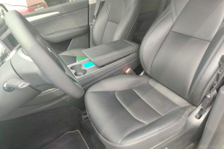 Used Tesla Model Y 2023 Long-Range All-Wheel-Drive Version Left Front Seat