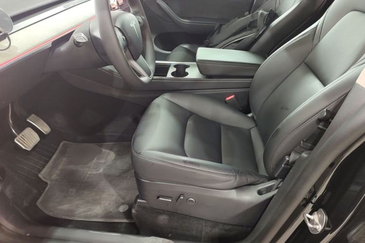 Used Tesla Model Y 2023 Long-Range All-Wheel-Drive Version Left Front Seat
