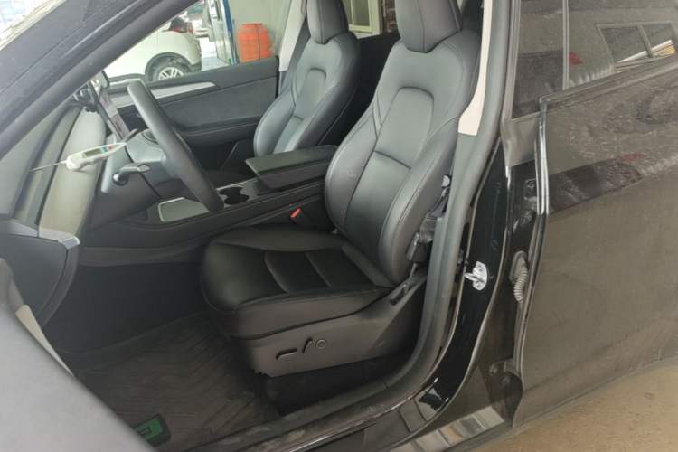 Used Tesla Model Y 2023 Long-Range All-Wheel-Drive Version Left Front Seat