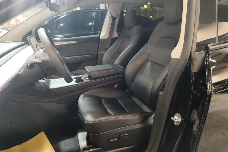 Used Tesla Model Y 2023 Long-Range All-Wheel-Drive Version Left Front Seat
