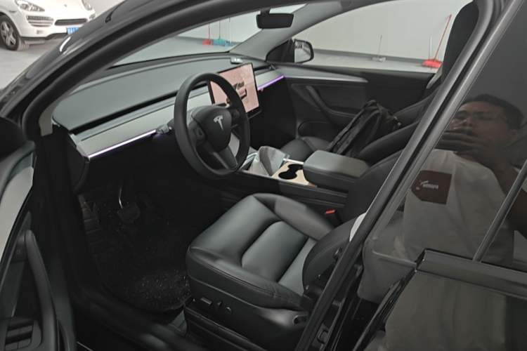 Used Tesla Model Y 2023 Rear-Wheel-Drive Version Left Front Seat