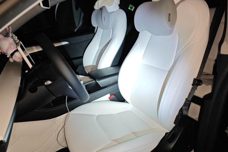 Used Tesla Model Y 2023 Long-Range All-Wheel-Drive Version Left Front Seat