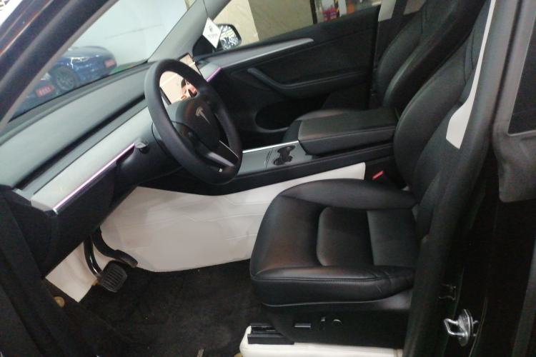Used Tesla Model Y 2023 Long-Range All-Wheel-Drive Version Left Front Seat