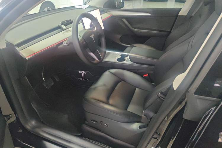 Used Tesla Model Y 2023 Long-Range All-Wheel-Drive Version Left Front Seat